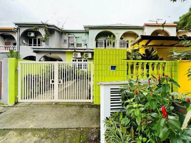 RENOVTED 5 BEDROOM Double Storey Terrace House Seksyen 8 Shah Alam