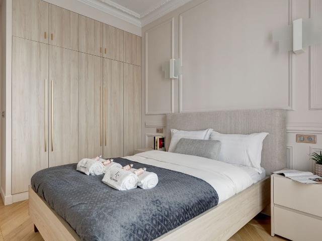 Réaumur Suite: Opulence in the heart of Paris' Marais district, Paris Amsterdam Apartments for Rent