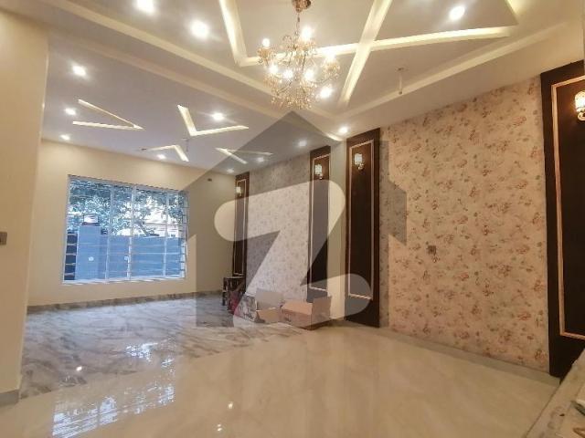 Ready To Buy A On Excellent Location House 5 Marla In Lahore Park View City Platinum Block