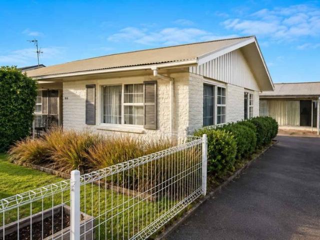 Ready to move in fully furnished 2 bedroom house