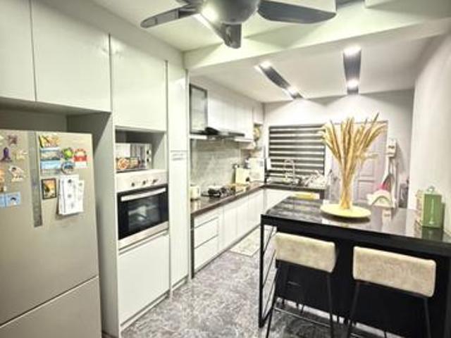 Ready To Move in Freehold Fully Renovated Saujana Impian Near MRT