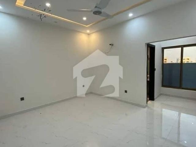 Ready To Move 272sq Yd 4 & 5 Bedroom DDL Luxury Villa FOR SALE