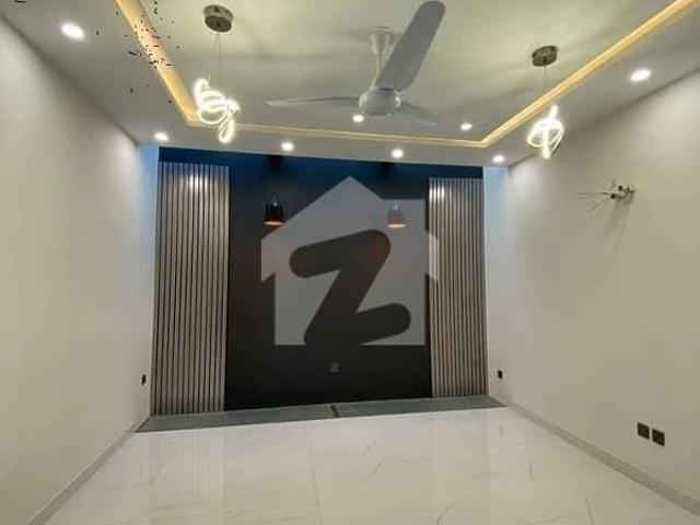 Ready to move 272sq yd 4 & 5 Bedroom DDL Luxury Villa FOR SALE. Only 4km from Main Entrance of BTK. Near GRAND MOSQUE, A Plus Quality Construction
