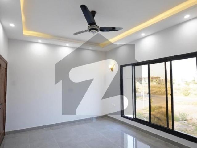Ready to move 272sq yd 4 & 5 Bedroom DDL Luxury Villa FOR SALE. Only 4km from Main Entrance of BTK. Near GRAND MOSQUE, A Plus Quality Construction. Bahria Town Precinct 8