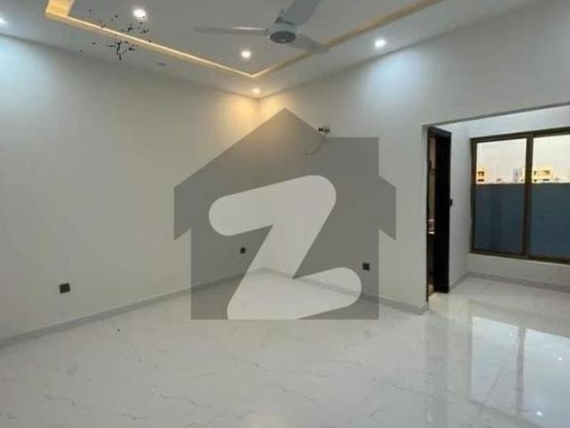 Ready To Move 272sq Yd 4 & 5 Bedroom DDL Luxury Villa FOR SALE. Bahria Town Precinct 8
