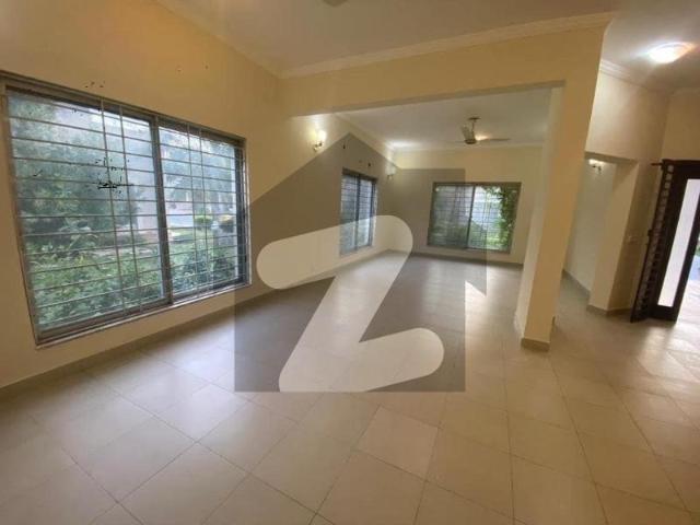 READY TO MOVE 235 Sq House For Sale Bahria Town Precinct 27