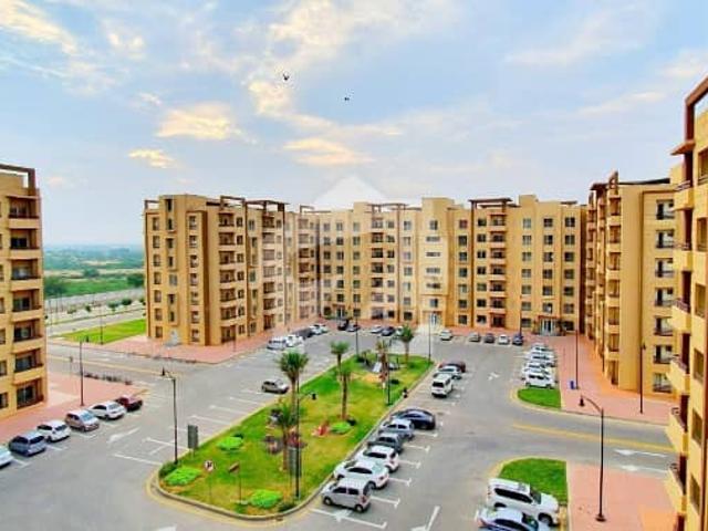 READY TO MOVE 955sq Ft 2 Bed Lounge Flat FOR SALE Outer Corner Apartment With AMAZING VIEW. 2km from main gate of btk