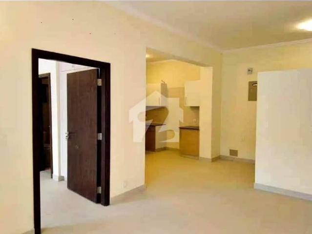 READY TO MOVE 955sq ft 2Bed Lounge Flat FOR SALE Outer Corner Apartment with AMAZING VIEW. 2km from main gate of btk