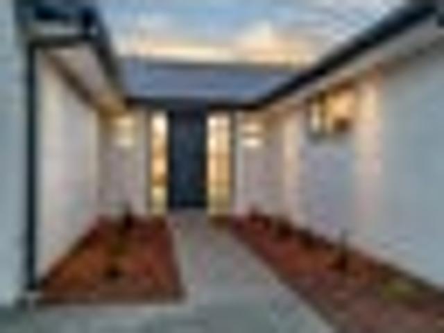 Ready & Waiting Simply Stunning 4 Bedroom Home!