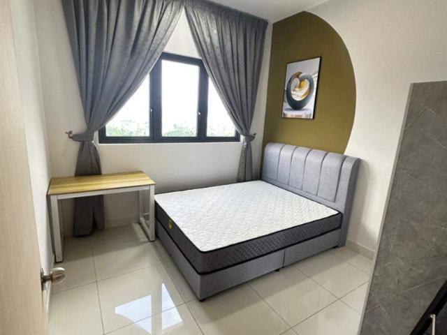 Ready Move In Fully Furnish Medium Room Walking distance to MRT
