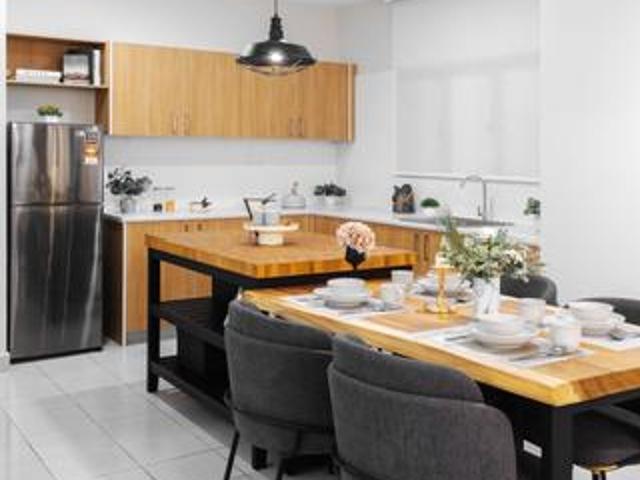 Ready move in 4 BedroomSemi Furnished 15min to KLIA