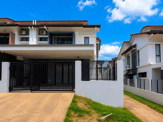 READY MOVEIN 2Storey End Lot Saffron Hill Denai Alam
