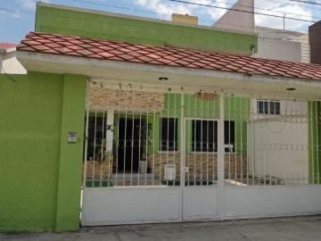 REAL DEL VALLE. 180M2 TERRENO. 3 NIVELES. SEMINUEVA. EQUIPADA. LUJO