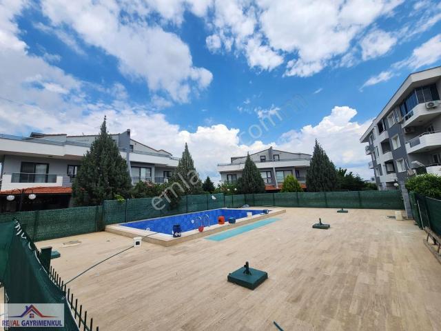 Real'den Altıntepede Havuzlu Sitede Açık Mutfaklı 2+1 Daire