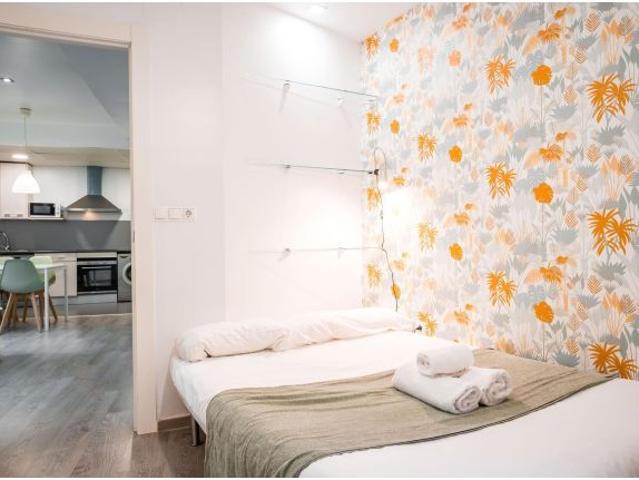 Realejo zona. Bonito piso amueblado de 2 dormitorios, salón cocina y baño