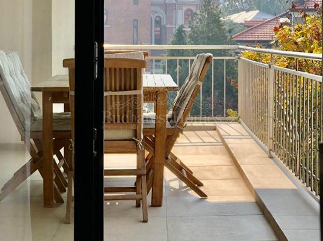 Really Nicely Done Large Two Bed Apt Kiseleff
