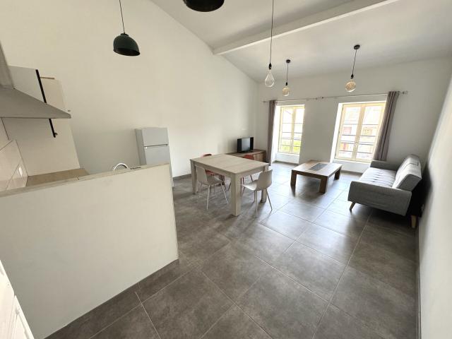 Réalmont, Appartement T3 Meublé, Climatisé, de 62 m² habitables avec 1 place de parking dans un garage