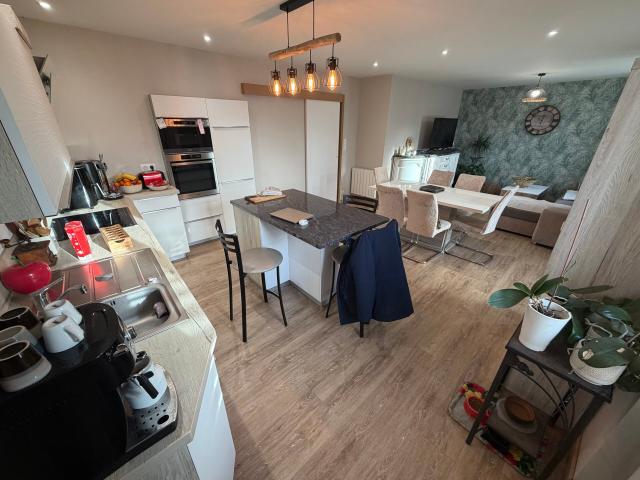 Réalmont, Appartement Rez De Chaussée T4 BIS de 90 m² avec terrasse et garage
