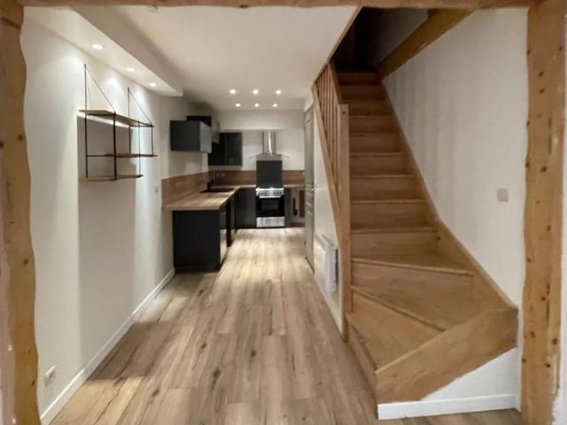 Réalmont centre, charmante maison de village louée de type T3
