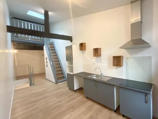 Réalmont centre ville, appartement climatisé avec garage