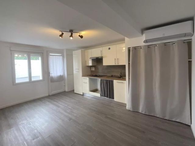 Réalmont centre ville, appartement T2 de plain pied