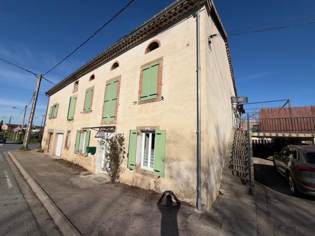 Réalmont, entre Albi et Castres. Proche centre ville, avec tous ses petits commerces de proximité et son centre commercial. Libre 1er septembre