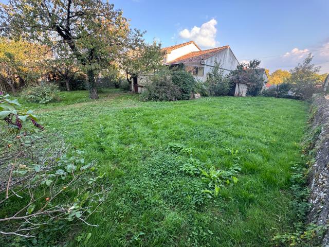 Réalmont, Maison T4 mitoyenne de 98 m² habitables sur deux niveaux sur terrain Clos de 511 m²