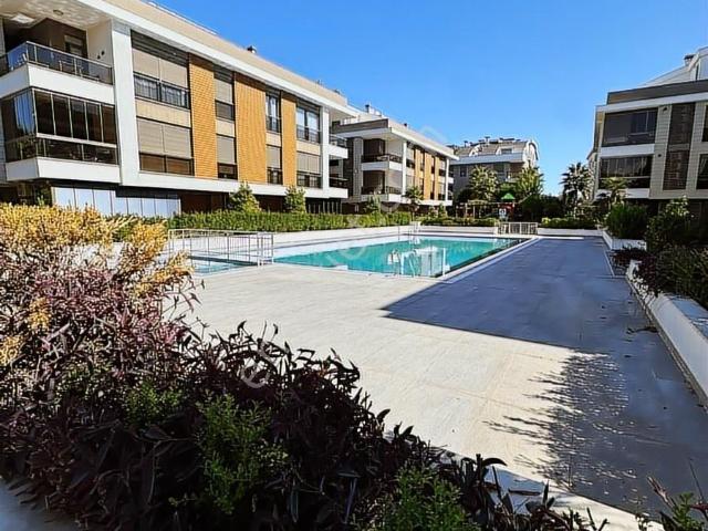 Realty Sıradışından Güzelbağda,donanımlı Sitede 2+1 Bahçe Katı