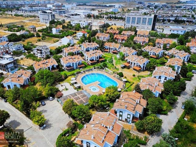 realty World* Silivri Havuzlu Sosyal Tesisli 5+1 Villa