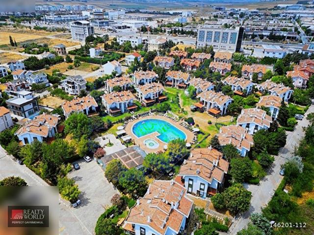 Realty World* Silivri Havuzlu sosyal tesisli 5+1 Villa