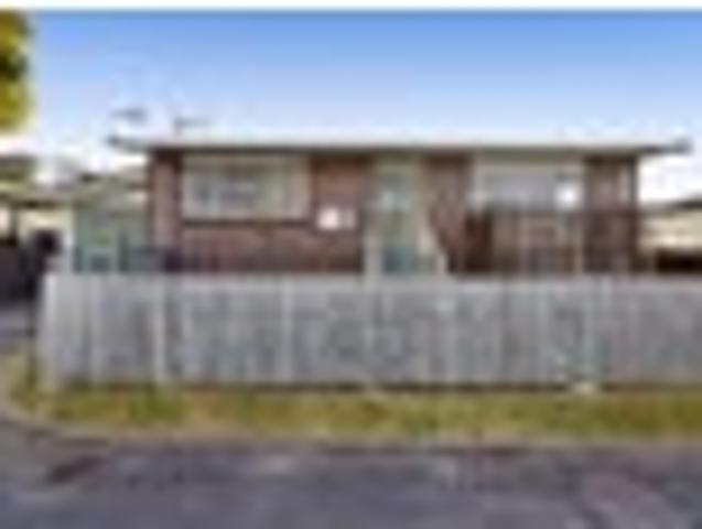 Rear central freehold unit immediate possession!