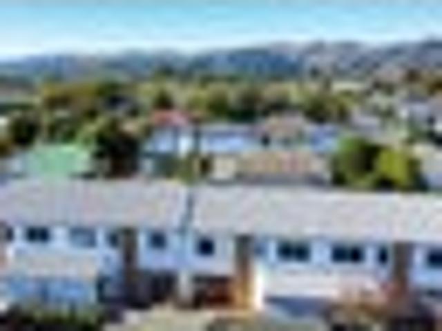 Rear unit, private, garage + extra carpark last 1!