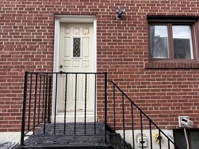 Rear 214 Fairglen Avenue, Toronto, ON, M1W 1B1 house for lease | Listing ID E13074 | Royal LePage