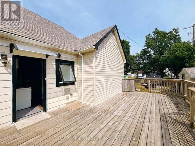 Rear 70 Courtwright Street, Fort Erie Central, ON, L2A 2R7 house for lease | Listing ID X13435 | Royal LePage