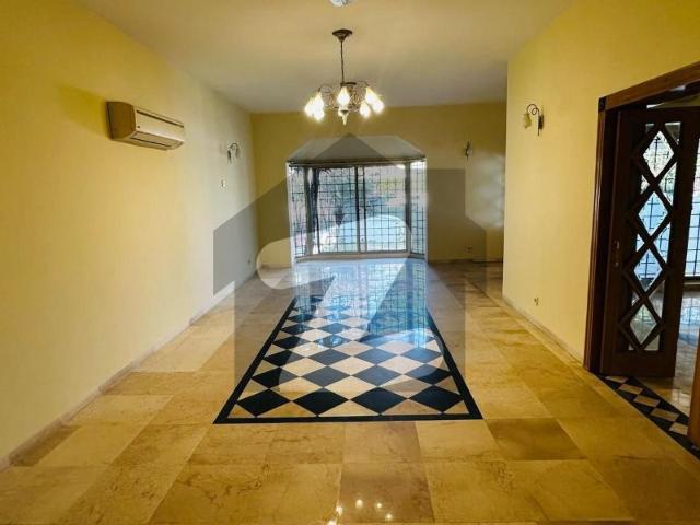 Reasonably Priced 533 Square Yards House In F 8 Is Available As Of Now F 8
