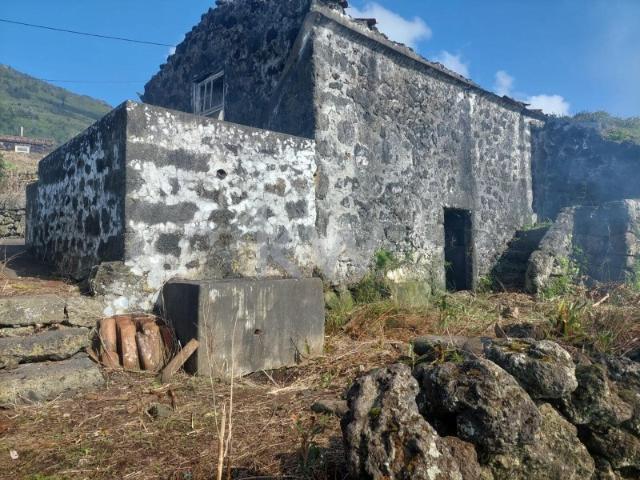 Recuperação Total de uma Moradia T2 em Plena Falésia