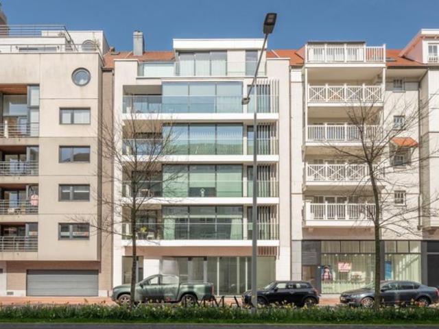Recent 3 SLK appartement met terras nabij de Lippenslaan