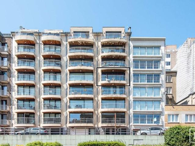 Recent 2 slaapkamer appartement met zonnig terras
