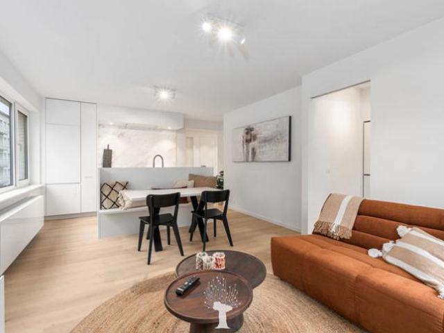 Recent appartement gelegen nabij het Rubensplein.