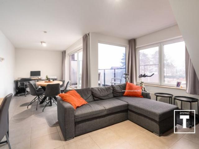 Recent appartement mét garage nabij centrum Laarne!