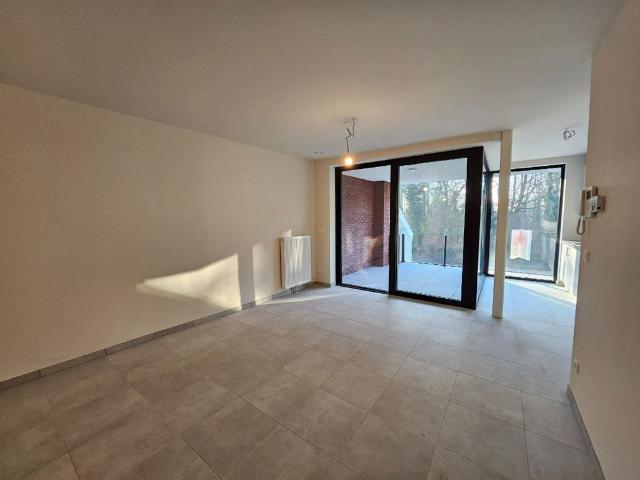 Recent appartement met terras in het centrum van Kuringen
