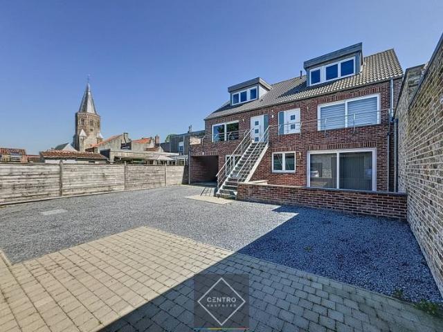 Recent appartement met 3 slpks en DUBBELE garages!