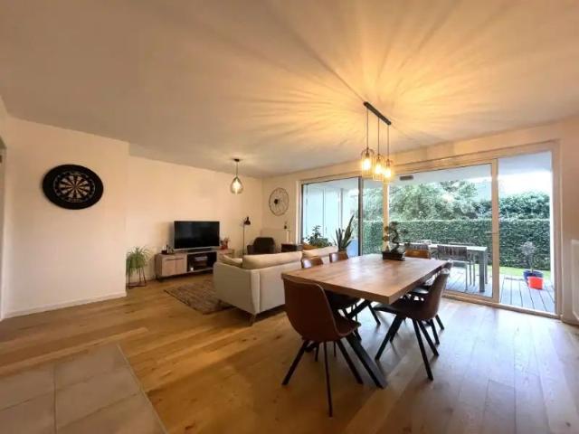 Recent gelijkvloers appartement met tuin en ruim terras