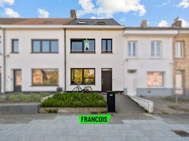 Recent gerenoveerde woning met 3 slaapkamers en 2 badkamers…