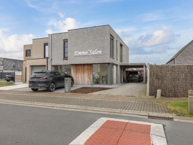 Recent en ruime halfopen bebouwing te Bredene