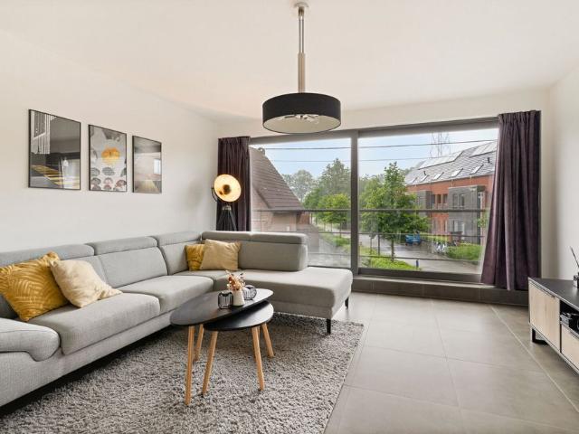 Recent, energiezuinig duplex app. met ruim terras en garage