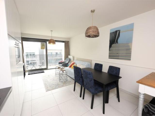Recent nieuwbouwappartement met zonnig terras nabij de Ze.