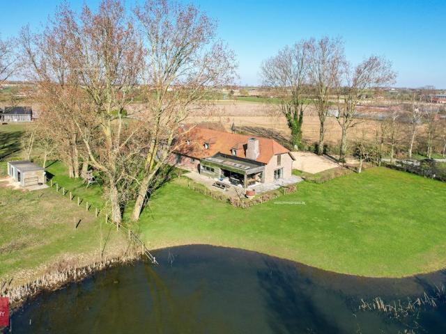Recent vernieuwd landhuis op ca. 1,5ha