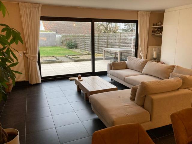 Recente duplex met grote tuin en garage