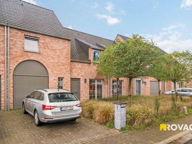 Recente en instapklare woning met 4 slaapkamers in een rust